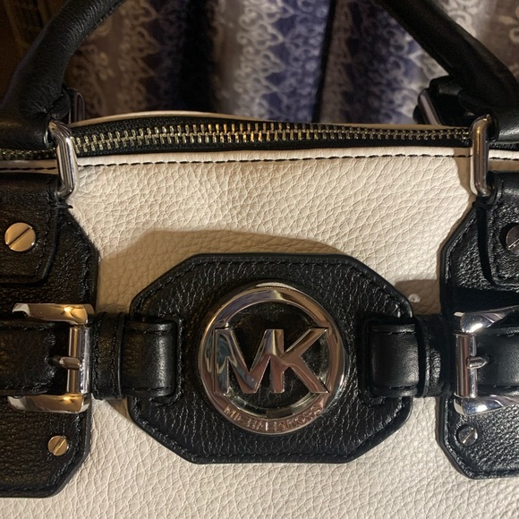 MICHAEL KORS HUDSON LEATHER SATCHEL - Picture 5 of 13